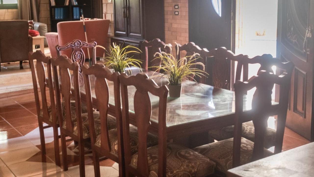 4 Bedroom Superior Family With Private Pool, 5 Min From Abu Talat Villa *